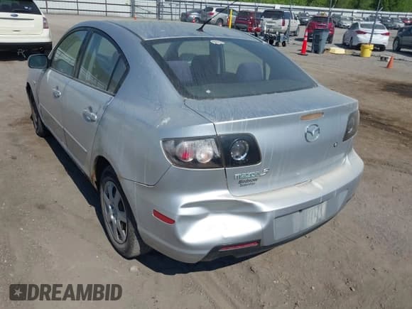 ✅ 2008 Mazda 3 Sport • VIN: JM1BK12F481792783 • Lot: 42142501. Wystawiony na IAAI z przebiegiem 168 739 mil. Bezpłatny archiwum sprzedaży aukcyjnych z USA i szczegółowy raport historii pojazdu na DreamBid. Zdjęcie 6.