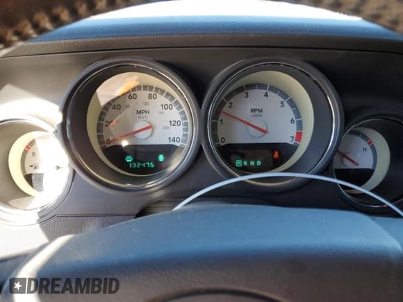 ✅ 2010 Dodge Challenger SE • VIN: 2B3CJ4DV0AH240705 • Lot: 40007034. Wystawiony na Copart z przebiegiem 132 475 mil. Bezpłatny archiwum sprzedaży aukcyjnych z USA i szczegółowy raport historii pojazdu na DreamBid. Zdjęcie 9.