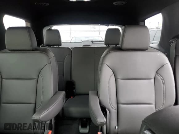 ✅ 2023 Chevrolet Traverse LT • VIN: 1GNEVHKW1PJ169821 • Lot: 46917713. Wystawiony na Copart z przebiegiem 4 172 mil. Bezpłatny archiwum sprzedaży aukcyjnych z USA i szczegółowy raport historii pojazdu na DreamBid. Zdjęcie 10.