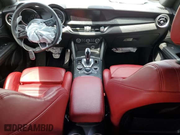 ✅ 2022 Alfa Romeo Stelvio Sprint • VIN: ZASPAJAN2N7D48075 • Lot: 56863075. Wystawiony na Copart z przebiegiem Nie podano. Bezpłatny archiwum sprzedaży aukcyjnych z USA i szczegółowy raport historii pojazdu na DreamBid. Zdjęcie 8.