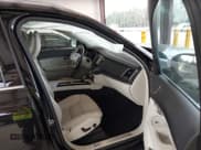 ✅ 2020 Volvo XC90 Momentum • VIN: YV4102PK9L1544726 • Lot: 43184328. Wystawiony na IAAI z przebiegiem 111 903 mil. Bezpłatny archiwum sprzedaży aukcyjnych z USA i szczegółowy raport historii pojazdu na DreamBid. Zdjęcie 5.