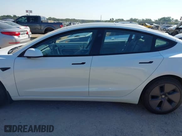 ✅ 2023 Tesla Model 3 • VIN: 5YJ3E1EA2PF552746 • Lot: 43334589. Wystawiony na IAAI z przebiegiem 31 408 mil. Bezpłatny archiwum sprzedaży aukcyjnych z USA i szczegółowy raport historii pojazdu na DreamBid. Zdjęcie 14.