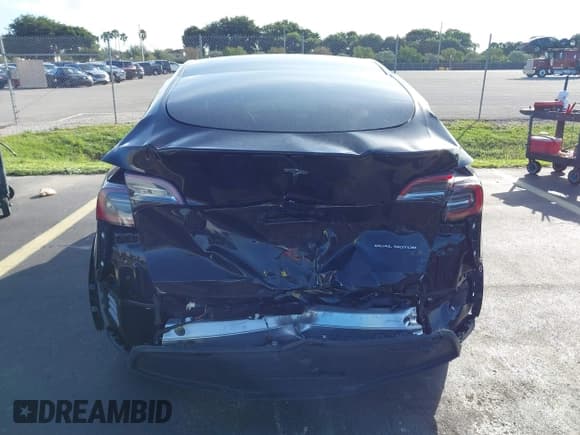 ✅ 2024 Tesla Model Y Performance • VIN: 7SAYGDEF7RF042587 • Lot: 43546539. Wystawiony na IAAI z przebiegiem 18 311 mil. Bezpłatny archiwum sprzedaży aukcyjnych z USA i szczegółowy raport historii pojazdu na DreamBid. Zdjęcie 17.