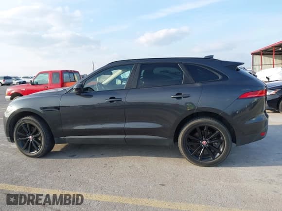 ✅ 2017 Jaguar F-Pace 35t Prestige • VIN: SADCK2BV3HA886126 • Lot: 43725560. Listed on IAAI with 128,820 mi. Free auction sales archive from the USA and detailed vehicle history report at DreamBid. Image 14.