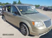 ✅ 2010 Chrysler Town & Country LX • VIN: 2A4RR2D1XAR450297 • Lot: 42807756. Wystawiony na IAAI z przebiegiem 221 110 mil. Bezpłatny archiwum sprzedaży aukcyjnych z USA i szczegółowy raport historii pojazdu na DreamBid. Zdjęcie 1.