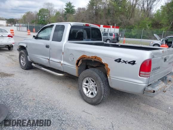 2003 Dodge Dakota Sport z VIN 1D7HG32N13S132871, wystawiony jako IAAI lot #42059965 z przebiegiem 125 408 mil mil oraz . Historia ofert i sprzedaży dostępna na DreamBid. Obrazek 3.