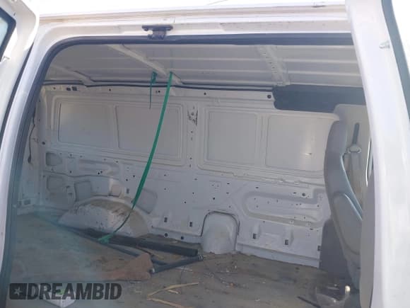 ✅ 2012 Ford Econoline Cargo Commercial • VIN: 1FTNE1EW2CDA17387 • Lot: 43332096. Wystawiony na IAAI z przebiegiem 166 180 mil. Bezpłatny archiwum sprzedaży aukcyjnych z USA i szczegółowy raport historii pojazdu na DreamBid. Zdjęcie 8.