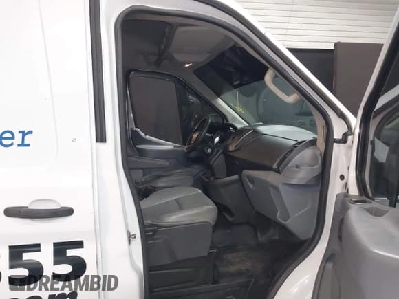 ✅ 2016 Ford Transit Cargo • VIN: 1FTYR1CM2GKA12288 • Lot: 41752611. Wystawiony na IAAI z przebiegiem 238 715 mil. Bezpłatny archiwum sprzedaży aukcyjnych z USA i szczegółowy raport historii pojazdu na DreamBid. Zdjęcie 5.