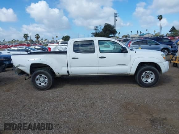 ✅ 2011 Toyota Tacoma PreRunner • VIN: 3TMKU4HN1BM027437 • Lot: 41909742. Listed on IAAI with 397,386 mi. Free auction sales archive from the USA and detailed vehicle history report at DreamBid. Image 13.