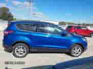 2018 Ford Escape SE z VIN 1FMCU9GD9JUA71170, wystawiony jako IAAI lot #43591236 z przebiegiem 102 483 mil mil oraz . Historia ofert i sprzedaży dostępna na DreamBid. Obrazek 13.