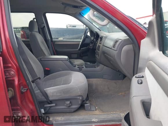 ✅ 2004 Ford Explorer XLT • VIN: 1FMZU73W34UB12807 • Lot: 41974651. Wystawiony na IAAI z przebiegiem 171 225 mil. Bezpłatny archiwum sprzedaży aukcyjnych z USA i szczegółowy raport historii pojazdu na DreamBid. Zdjęcie 5.