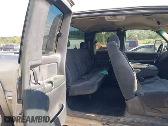 2002 Chevrolet Silverado 2500HD LS с VIN 1GCHK29U82E137708, выставлен на аукционе IAAI как лот 43339910 с пробегом 261 256 миль миль и . История ставок и продаж доступна на DreamBid. Изображение 8.