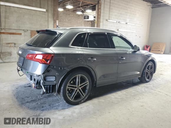 ✅ 2019 Audi SQ5 Prestige • VIN: WA1C4AFY6K2001031 • Лот: 80821335. Опубликован ранее на Copart с пробегом 73 995 миль. Бесплатный доступ к архиву аукционных продаж из США и подробный отчёт об истории автомобиля на DreamBid. Изображение 3.