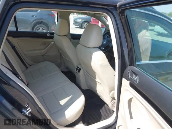 ✅ 2014 Volkswagen Jetta TDI • VIN: 3VWPL7AJ1EM605894 • Lot: 42268917. Wystawiony na IAAI z przebiegiem 77 559 mil. Bezpłatny archiwum sprzedaży aukcyjnych z USA i szczegółowy raport historii pojazdu na DreamBid. Zdjęcie 8.