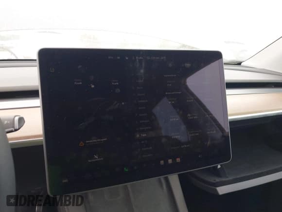 ✅ 2024 Tesla Model Y Long Range • VIN: 7SAYGAEE9RF180802 • Lot: 41221635. Wystawiony na IAAI z przebiegiem 8 078 mil. Bezpłatny archiwum sprzedaży aukcyjnych z USA i szczegółowy raport historii pojazdu na DreamBid. Zdjęcie 17.