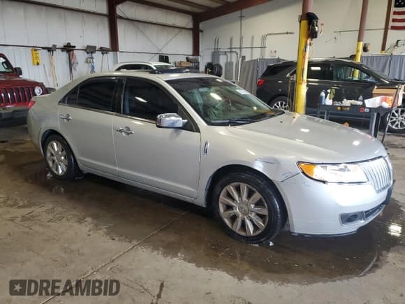 ✅ 2010 Lincoln MKZ • VIN: 3LNHL2JC1AR652797 • Lot: 68302295. Wystawiony na Copart z przebiegiem 137 181 mil. Bezpłatny archiwum sprzedaży aukcyjnych z USA i szczegółowy raport historii pojazdu na DreamBid. Zdjęcie 4.