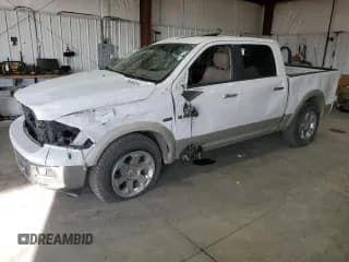 ✅ 2010 Dodge 1500 Laramie • VIN: 1D7RV1CT6AS154034 • Лот: 76686024. Опубликован ранее на Copart с пробегом 121 374 миль. Бесплатный доступ к архиву аукционных продаж из США и подробный отчёт об истории автомобиля на DreamBid. Изображение 1.