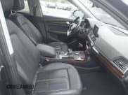 ✅ 2020 Audi Q5 Premium • VIN: WA1ANAFY6L2042006 • Lot: 42226173. Wystawiony na IAAI z przebiegiem 81 401 mil. Bezpłatny archiwum sprzedaży aukcyjnych z USA i szczegółowy raport historii pojazdu na DreamBid. Zdjęcie 5.