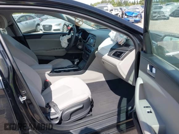 ✅ 2017 Hyundai Sonata 2.4L • VIN: 5NPE24AFXHH504211 • Лот: 43181523. Опубликован ранее на IAAI с пробегом 176 261 миль. Бесплатный доступ к архиву аукционных продаж из США и подробный отчёт об истории автомобиля на DreamBid. Изображение 5.