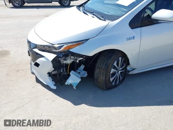 ✅ 2021 Toyota Prius LE • VIN: JTDKAMFP8M3174629 • Lot: 42087974. Listed on IAAI with 16,348 mi. Free auction sales archive from the USA and detailed vehicle history report at DreamBid. Image 6.