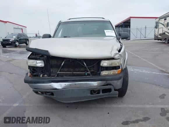 ✅ 2005 Chevrolet Suburban Z71 • VIN: 3GNFK16Z85G175820 • Lot: 43075693. Wystawiony na IAAI z przebiegiem 264 040 mil. Bezpłatny archiwum sprzedaży aukcyjnych z USA i szczegółowy raport historii pojazdu na DreamBid. Zdjęcie 13.