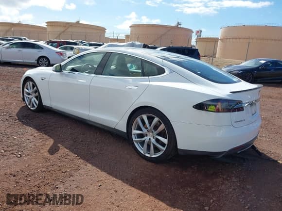 ✅ 2013 Tesla Model S Performance • VIN: 5YJSA1CP3DFP05886 • Lot: 43369959. Wystawiony na IAAI z przebiegiem 154 931 mil. Bezpłatny archiwum sprzedaży aukcyjnych z USA i szczegółowy raport historii pojazdu na DreamBid. Zdjęcie 3.