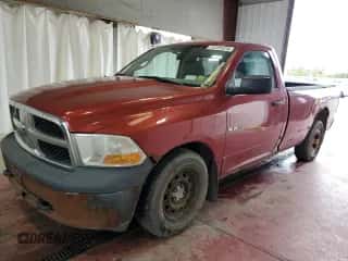 2009 Dodge 1500 ST z VIN 1D3HB16K79J532243, wystawiony jako Copart lot #74105374 z przebiegiem 198 318 mil mil oraz Czysty tytuł • Clean title. Historia ofert i sprzedaży dostępna na DreamBid. Obrazek 1.