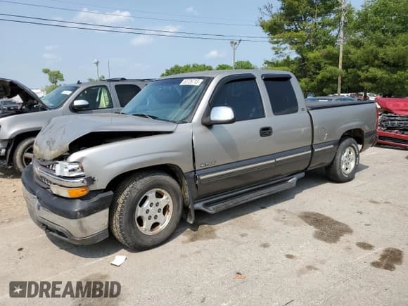 ✅ 2000 Chevrolet Silverado 1500 LS • VIN: 1GCEC19T3YZ189783 • Лот: 53726713. Опубликован ранее на Copart с пробегом Не указан. Бесплатный доступ к архиву аукционных продаж из США и подробный отчёт об истории автомобиля на DreamBid. Изображение 1.