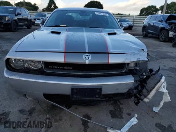 2010 Dodge Challenger SE z VIN 2B3CJ4DV2AH189661, wystawiony jako Copart lot #70887284 z przebiegiem 72 210 mil mil oraz Szkoda całkowita • Salvage title. Historia ofert i sprzedaży dostępna na DreamBid. Obrazek 5.