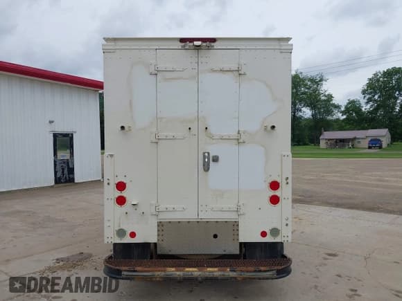 ✅ 2015 Ford F-250 XL • VIN: 1FDBF2B61FED21735 • Lot: 42514626. Wystawiony na IAAI z przebiegiem 326 021 mil. Bezpłatny archiwum sprzedaży aukcyjnych z USA i szczegółowy raport historii pojazdu na DreamBid. Zdjęcie 16.