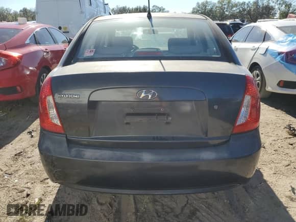 2007 Hyundai Accent GLS z VIN KMHCN46C17U094735, wystawiony jako Copart lot #81481014 z przebiegiem 50 579 mil mil oraz Czysty tytuł • Clean title. Historia ofert i sprzedaży dostępna na DreamBid. Obrazek 6.