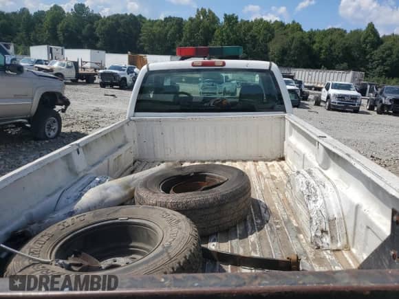 2006 Chevrolet Silverado 1500 Work Truck z VIN 3GCEC14VX6G176163, wystawiony jako Copart lot #81548865 z przebiegiem 137 783 mil mil oraz Szkoda całkowita • Salvage title. Historia ofert i sprzedaży dostępna na DreamBid. Obrazek 10.