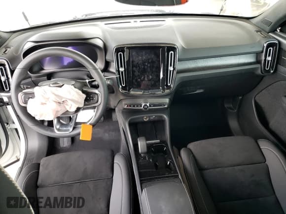 ✅ 2022 Volvo C40 Ultimate • VIN: YV4ED3GB5N2007036 • Лот: 47519903. Опубликован ранее на Copart с пробегом Не указан. Бесплатный доступ к архиву аукционных продаж из США и подробный отчёт об истории автомобиля на DreamBid. Изображение 8.
