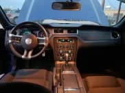 ✅ 2014 Ford Mustang V6 • VIN: 1ZVBP8AMXE5274365 • Лот: 93773655. Опубликован ранее на Copart с пробегом 125 628 миль. Бесплатный доступ к архиву аукционных продаж из США и подробный отчёт об истории автомобиля на DreamBid. Изображение 9.