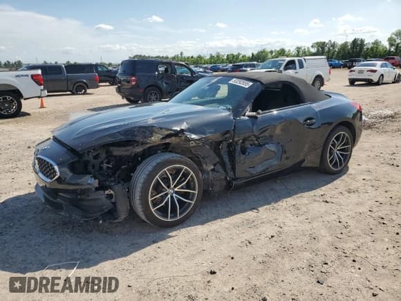✅ 2022 BMW Z4 sDrive30i • VIN: WBAHF3C05NWX43513 • Лот: 53292655. Опубликован ранее на Copart с пробегом 9 657 миль. Бесплатный доступ к архиву аукционных продаж из США и подробный отчёт об истории автомобиля на DreamBid. Изображение 1.
