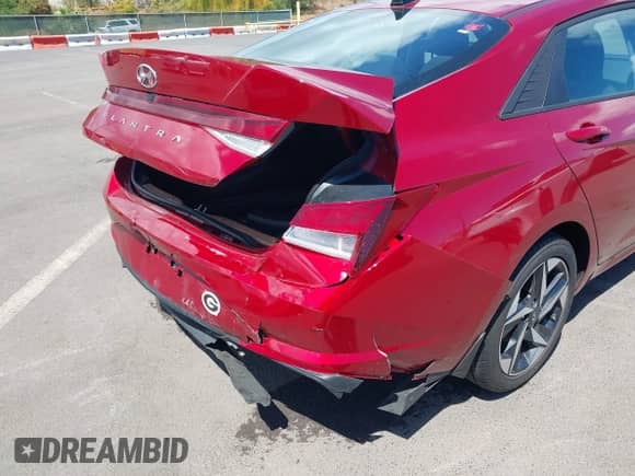 2023 Hyundai Elantra SEL z VIN KMHLS4AG7PU601544, wystawiony jako IAAI lot #43122071 z przebiegiem 10 749 mil mil oraz . Historia ofert i sprzedaży dostępna na DreamBid. Obrazek 18.