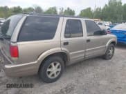 ✅ 2000 Oldsmobile Bravada • VIN: 1GHDT13W3Y2302861 • Lot: 42984576. Wystawiony na IAAI z przebiegiem 219 762 mil. Bezpłatny archiwum sprzedaży aukcyjnych z USA i szczegółowy raport historii pojazdu na DreamBid. Zdjęcie 4.