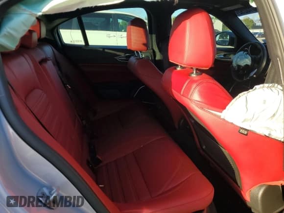 ✅ 2020 Alfa Romeo Giulia Ti Sport • VIN: ZARFAMBN7L7635824 • Lot: 73010252. Wystawiony na Copart z przebiegiem 15 771 mil. Bezpłatny archiwum sprzedaży aukcyjnych z USA i szczegółowy raport historii pojazdu na DreamBid. Zdjęcie 10.