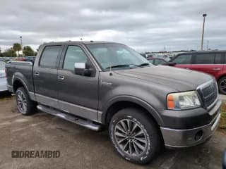 ✅ 2007 Lincoln Mark LT • VIN: 5LTPW18567FJ02720 • Lot: 75073864. Wystawiony na Copart z przebiegiem Nie podano. Bezpłatny archiwum sprzedaży aukcyjnych z USA i szczegółowy raport historii pojazdu na DreamBid. Zdjęcie 4.