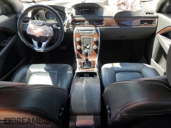 ✅ 2015 Volvo XC70 T6 Platinum • VIN: YV4902ND9F1198429 • Lot: 69723365. Listed on Copart with 64,857 mi. Free auction sales archive from the USA and detailed vehicle history report at DreamBid. Image 8.