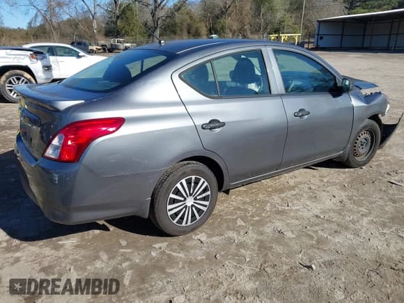 ✅ 2018 Nissan Versa S Plus • VIN: 3N1CN7AP0JL806639 • Lot: 41460559. Wystawiony na IAAI z przebiegiem 113 894 mil. Bezpłatny archiwum sprzedaży aukcyjnych z USA i szczegółowy raport historii pojazdu na DreamBid. Zdjęcie 4.