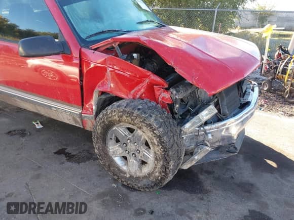 1997 Chevrolet Silverado 1500 z VIN 2GCEK19R5V1290268, wystawiony jako IAAI lot #43485965 z przebiegiem 192 915 mil mil oraz . Historia ofert i sprzedaży dostępna na DreamBid. Obrazek 6.