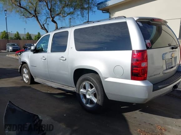 ✅ 2012 Chevrolet Suburban LT • VIN: 1GNSCJE05CR325491 • Lot: 43208695. Listed on IAAI with 152,317 mi. Free auction sales archive from the USA and detailed vehicle history report at DreamBid. Image 15.