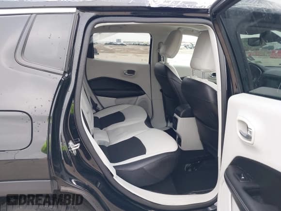 ✅ 2019 Jeep Compass Altitude • VIN: 3C4NJCBB7KT706519 • Lot: 41636111. Wystawiony na IAAI z przebiegiem Nie podano. Bezpłatny archiwum sprzedaży aukcyjnych z USA i szczegółowy raport historii pojazdu na DreamBid. Zdjęcie 8.