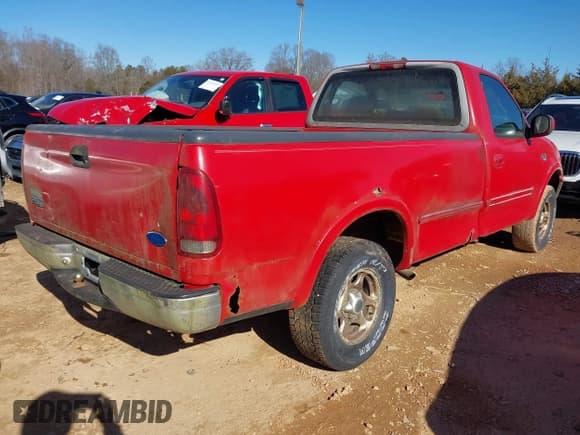 ✅ 1997 Ford F-150 • VIN: 1FTDF18W6VND20156 • Lot: 41295852. Wystawiony na IAAI z przebiegiem 193 871 mil. Bezpłatny archiwum sprzedaży aukcyjnych z USA i szczegółowy raport historii pojazdu na DreamBid. Zdjęcie 4.
