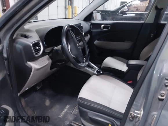 ✅ 2020 Hyundai Venue SEL • VIN: KMHRC8A34LU016992 • Lot: 42124260. Listed on IAAI with 60,682 mi. Free auction sales archive from the USA and detailed vehicle history report at DreamBid. Image 5.