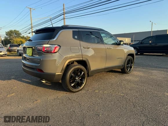 ✅ 2021 Jeep Compass Limited • VIN: 3C4NJDCB7MT503461 • Lot: 93384355. Wystawiony na Copart z przebiegiem 19 963 mil. Bezpłatny archiwum sprzedaży aukcyjnych z USA i szczegółowy raport historii pojazdu na DreamBid. Zdjęcie 4.