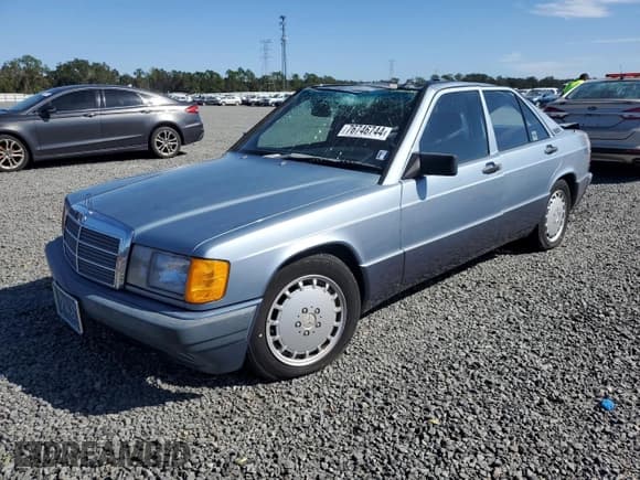 ✅ 1989 Mercedes-Benz 190 • VIN: WDBDA29D0KF609460 • Lot: 76746744. Wystawiony na Copart z przebiegiem 57 439 mil. Bezpłatny archiwum sprzedaży aukcyjnych z USA i szczegółowy raport historii pojazdu na DreamBid. Zdjęcie 1.