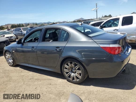 ✅ 2010 BMW 5 Series 550i • VIN: WBANW5C50ACT57376 • Лот: 65994395. Опубликован ранее на Copart с пробегом 109 643 миль. Бесплатный доступ к архиву аукционных продаж из США и подробный отчёт об истории автомобиля на DreamBid. Изображение 2.