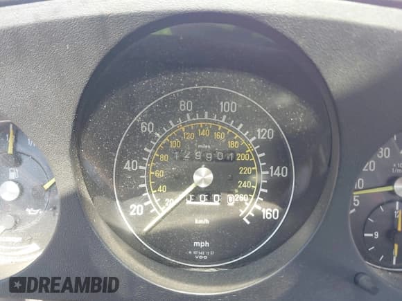 ✅ 1988 Mercedes-Benz 560 SL • VIN: WDBBA48D2JA077564 • Lot: 43192123. Listed on IAAI with 129,901 mi. Free auction sales archive from the USA and detailed vehicle history report at DreamBid. Image 7.